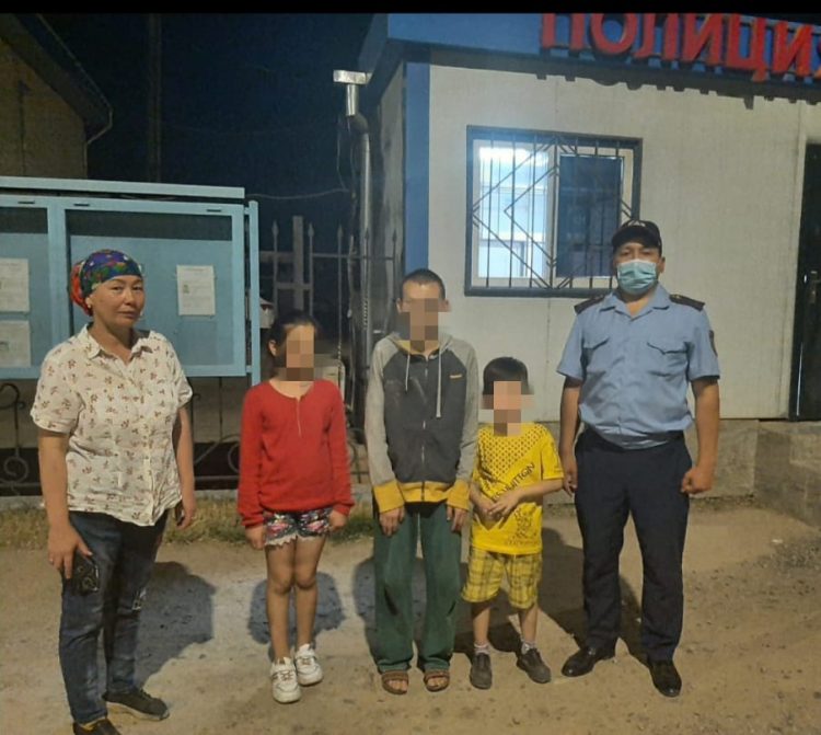 Түркістан облысының полицейлері жоғалған үш бірдей баланы тауып, ата-анасына тапсырды