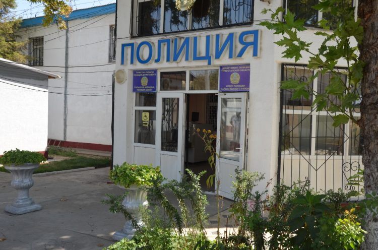 Түркістан полицейлері жылыжайда есірткі өсірген тұрғынды  ұстады