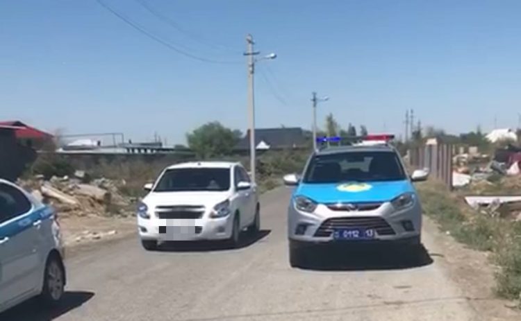 Көлігін мемлекеттік нөмірсіз басқарып, қарсы бағытқа шыққан жүргізушіні жауапқа  тартты