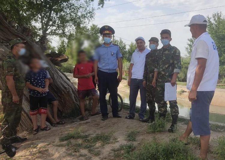 Түркістан облысының полицейлері суға түсу маусымында тұрғындарға сақтық шараларын түсіндірді