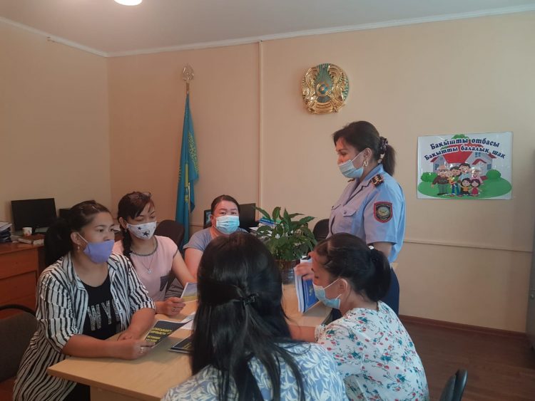 Жұмыспен қамту мекемесіне келушілерге түсіндіру жұмыстарын  жүргізді