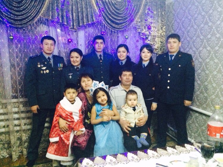 Түркістандық бір әулеттің 17 мүшесі құқық қорғау саласында қызмет етіп келеді