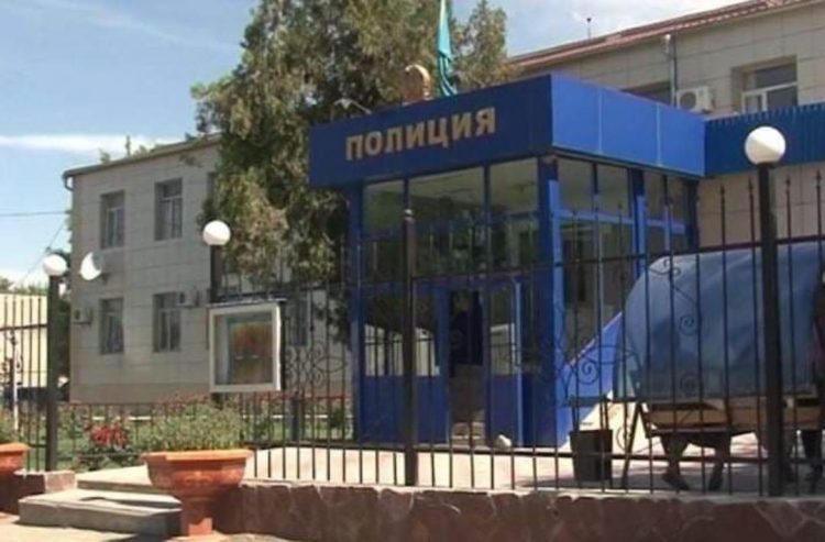 Көршісінің алтын бұйымдарын жымқырған күдіктіні ұстады