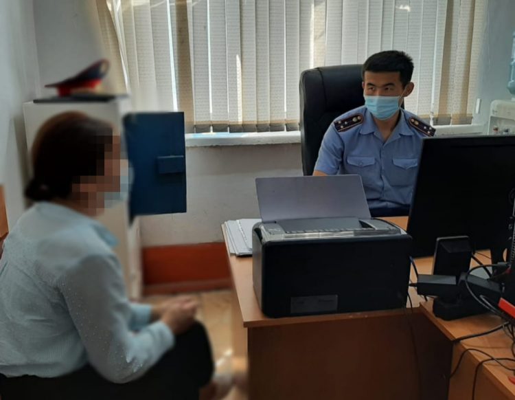 Өзгенің телефоны арқылы банктегі ақшасын жаратып жіберген жас қыз ұсталды