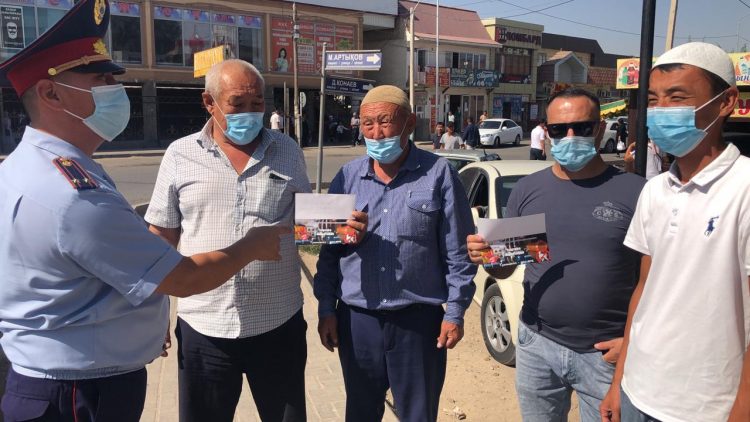 Түркістан облысында тұрғындарға 1000 дана жаднама таратылды