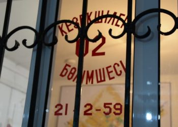 Түркістан облысының полицейлері өзінің көлігінде тапанша сақтаған күдікті азаматты анықтады