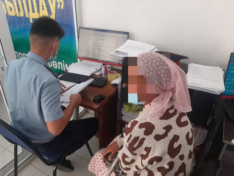 Интернет алаяқтыққа  күдікті әйелді  ұстады