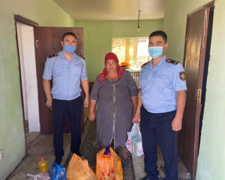 Арыс ауданында жағдайы төмен отбасылар азық-түлік,керек-жарақтарымен қамтамасыз етілді