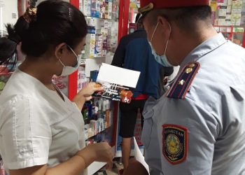 Полицейлер тұрғындарға «Есірткі мен трамадолға – жол жоқ» атты 1000-ға жуық жаднама қағазын таратты