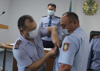Жетісай ауданы полиция бөлімінде тәжірибелі тәртіп сақшылары марапатталды