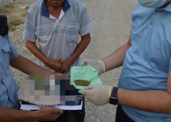 Түркістан облысының полицейлері өзімен бірге есірткі затын алып жүрген жаяу жүргіншіні анықтады