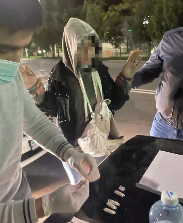 Синтетикалық есірткі сақтаған бойжеткенді ұстады