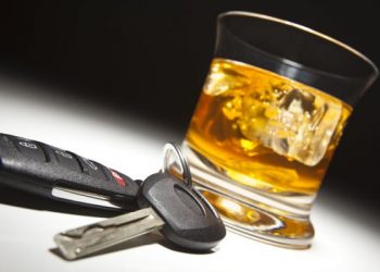 Түркістан облысының полицейлері жүргізуші куәлігінен кезекті рет айырыла тұра, мас халде көлік басқарған ер азаматты ұстады