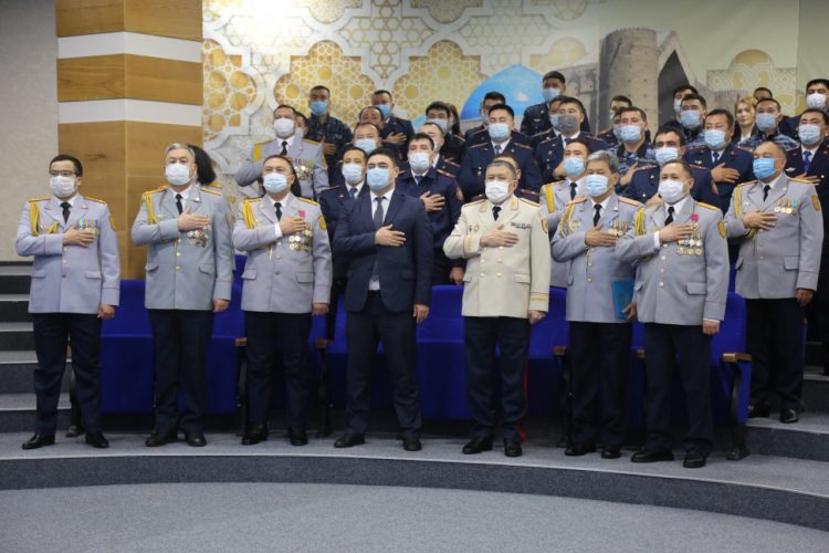 Тәуелсіздіктің 30 жылдығы қарсаңында түркістандық 70-ке тарта полиция қызметкері марапатталды