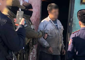 Түркістан облысының полицейлері жергілікті тұрғыннан тыйым салынған әдебиеттерді тәркіледі