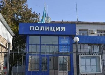 Түркістан полицейлері жаяу жүргіншіден 2 жарым келі марихуана тәркіледі