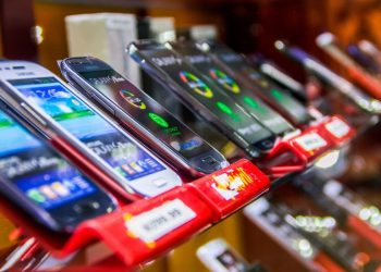 Түркістан облысының полицейлері сатылымда тұрған ұялы телефонды ұрлаған шымкенттік әйелді ұстады