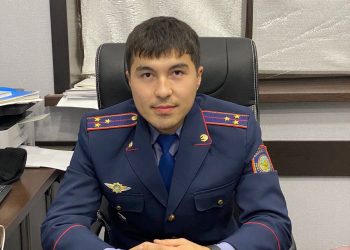 Түркістандық полицей көпірден секірмек болған келіншекті құтқарып қалды