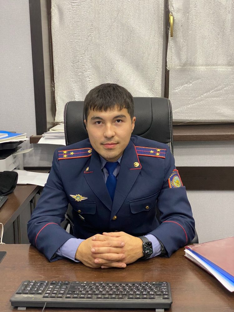 Түркістандық полицей көпірден секірмек болған келіншекті құтқарып қалды