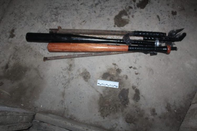 Түркістан облысының полицейлері жергілікті тұрғындардан қару мен есірткі тәркіледі