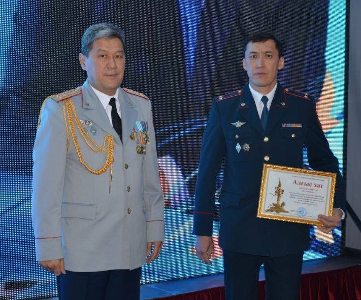 Еріктілермен бірге елдің алғысына бөленіп жүрген полицей Әнес