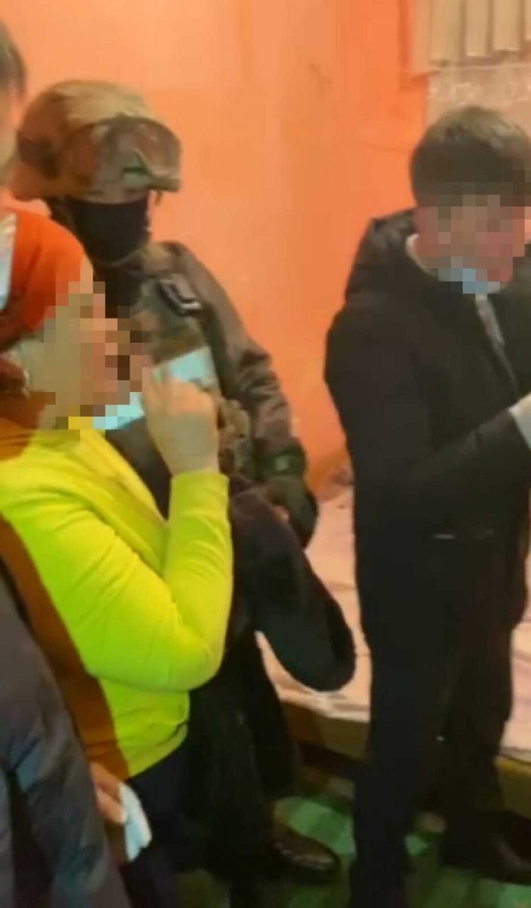 Түркістан облысының полицейлері синтетикалық есірткіні сатушы әйелді ұстады