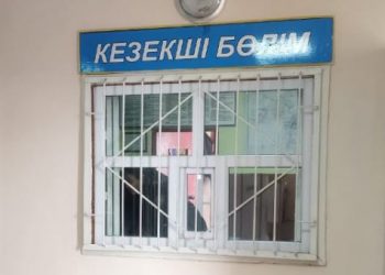 Полицейлер жылыжайдан 2 орам полиэтилен пакетін жымқырған жұмысшыны ұстады