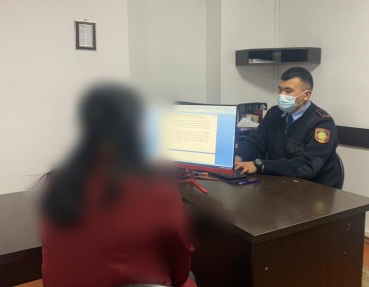 Түркістан облысында «мүгедектікке шығарып беремін» деп, алаяқтық жолмен тұрғыннан ақша алған күдікті әйел ұсталды