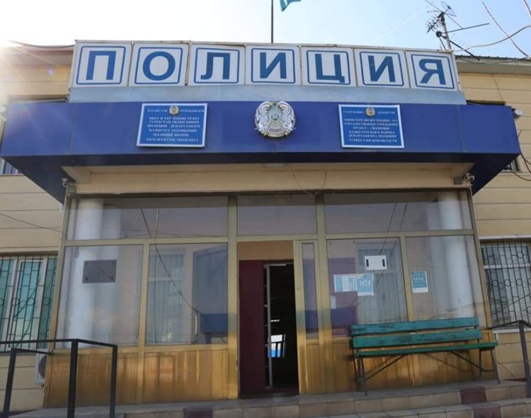 Түркістан облысы  полицейлері  үйінде есірткі сақтаған ер адамды ұстады