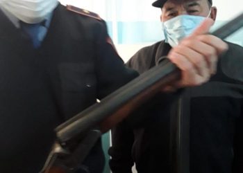 Түркістан облысының полицейлері «Қару» жедел-профилактикалық іс-шарасы барысында 2 снаряд пен 8 қаруды тәркіледі