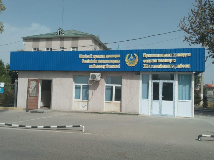 Түркістан облысының полицейлері базарда адасып жүрген қызды тауып, жақындарымен қауыштырды