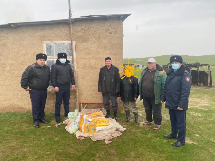 Келестік полицейлер 10-нан астам отбасына азық-түлік жеткізіп, қайырымдылық жасады