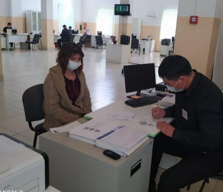 Түркістан облысының полицейлері 18 жылдан бері төлқұжатсыз жүрген әйелді құжаттандырды