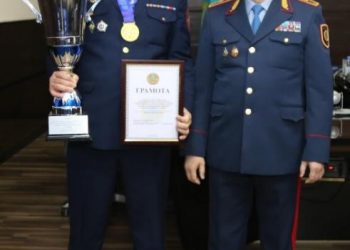 Түркістан облысының бас полицейі Нұр-Сұлтанда өткен волейбол жарысынан жүлделі оралған полицейлерді марапаттады