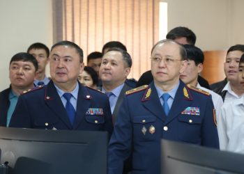 Түркістан қаласының оқушылары Полиция департаментінің бастығы генерал М.Қабденовпен бірге экскурсия жасады