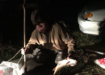 Түркістан облысының полицейлері  шанышқы қолданып, заңсыз мөңке балығын аулаған 2 браконьерді ұстады