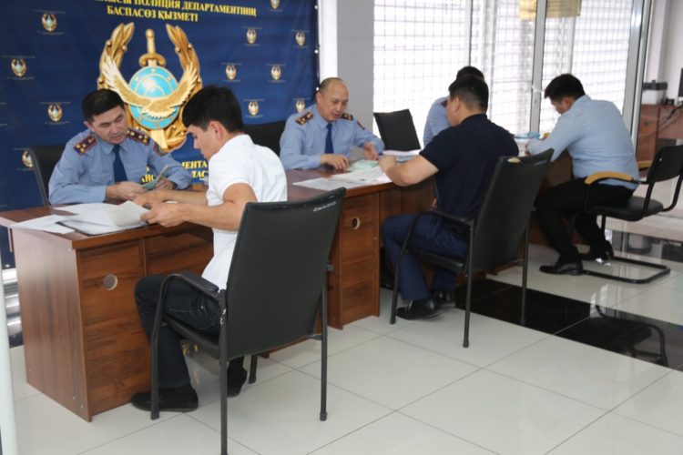 Түркістан облысында полицей болғысы келетіндерге арналған «Ашық есік» күні өткізілді