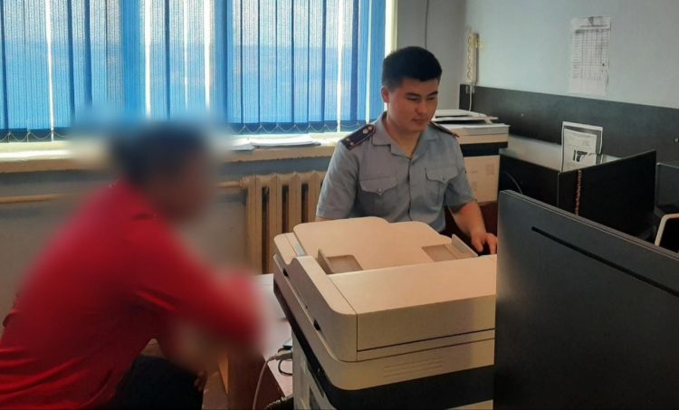 Түркістандық полицейлер алаяқтық қылмысының 9 жайтына қатысы бар  егде жастағы ер адамды ұстады
