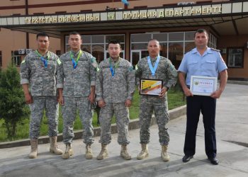 Түркістан облысында қылмысты ашуда сапалы қызмет еткен, ату сайысынан жүлделі орын алған полицейлер марапатталды