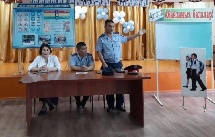 Шардаралық полицейлер «Абайлаңыз, балалар!» профилактикалық іс-шарасын өткізді