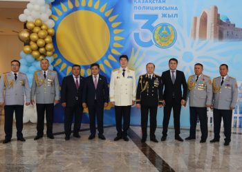 «Қазақстан Полициясының 30 жылдығы» мерекесіне орай 1000-ға тарта түрлі сала қызметкерлері мен полицейлер марапатталды