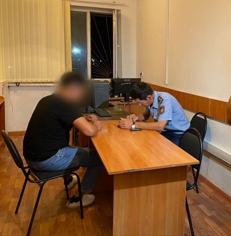 Шекарадан есірткі алып өтпек болған шетелдік ұсталды