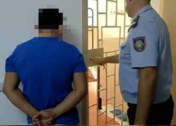 Түркістан облысының полицейлері шетел азаматынан есірткі затын тәркіледі