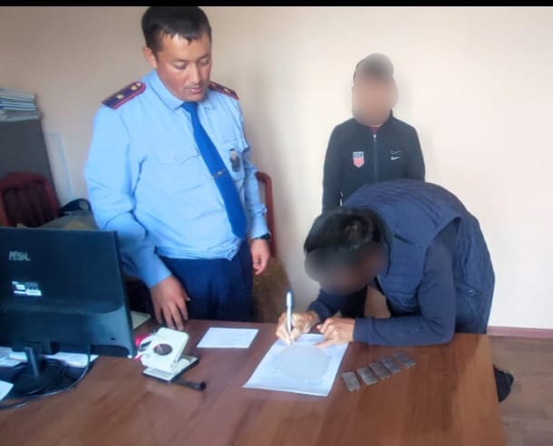 Полицейлер психотроптық дәрі алып жүрген ер адамды анықтады