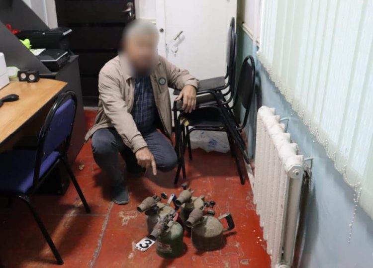 Көршісінің құрылысқа қажетті құралдарын жымқырған ер адам анықталды