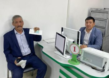 КСРО кезіндегі ескі төлқұжатпен жүрген 60 жастағы ер адамға жаңа жеке куәлік  берілді