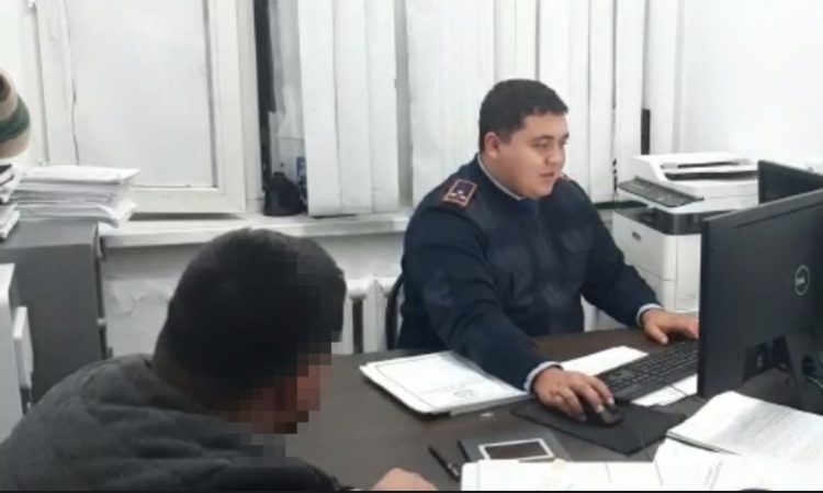 Жүргізуші куәлігінсіз көлік тізгіндеген жігіт 20 тәулікке әкімшілік қамауға алынды