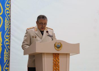 Шымкентте Республика күні қарсаңында қызметте ерекше көзге түскен 70-тен астам полицейдің анасы «Үздік офицердің анасы» медалімен марапатталды.