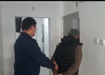 Бұрынғы жұмыс орнына ұрлыққа түсіп, сейфтен ақша ұрлаған жас жігіт анықталды