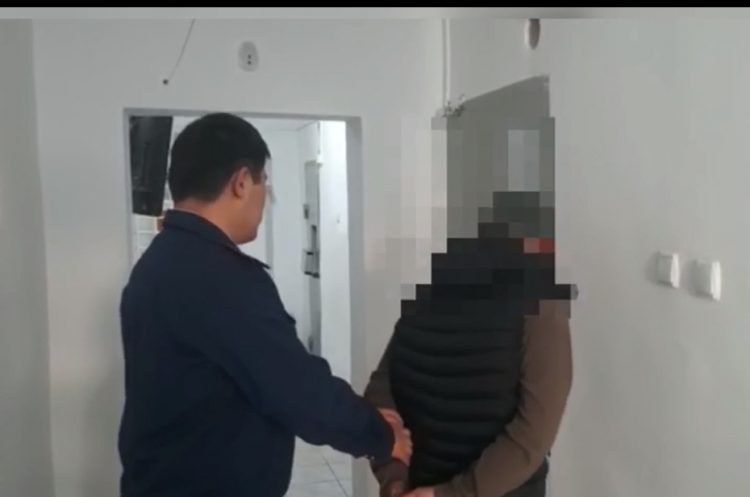 Бұрынғы жұмыс орнына ұрлыққа түсіп, сейфтен ақша ұрлаған жас жігіт анықталды